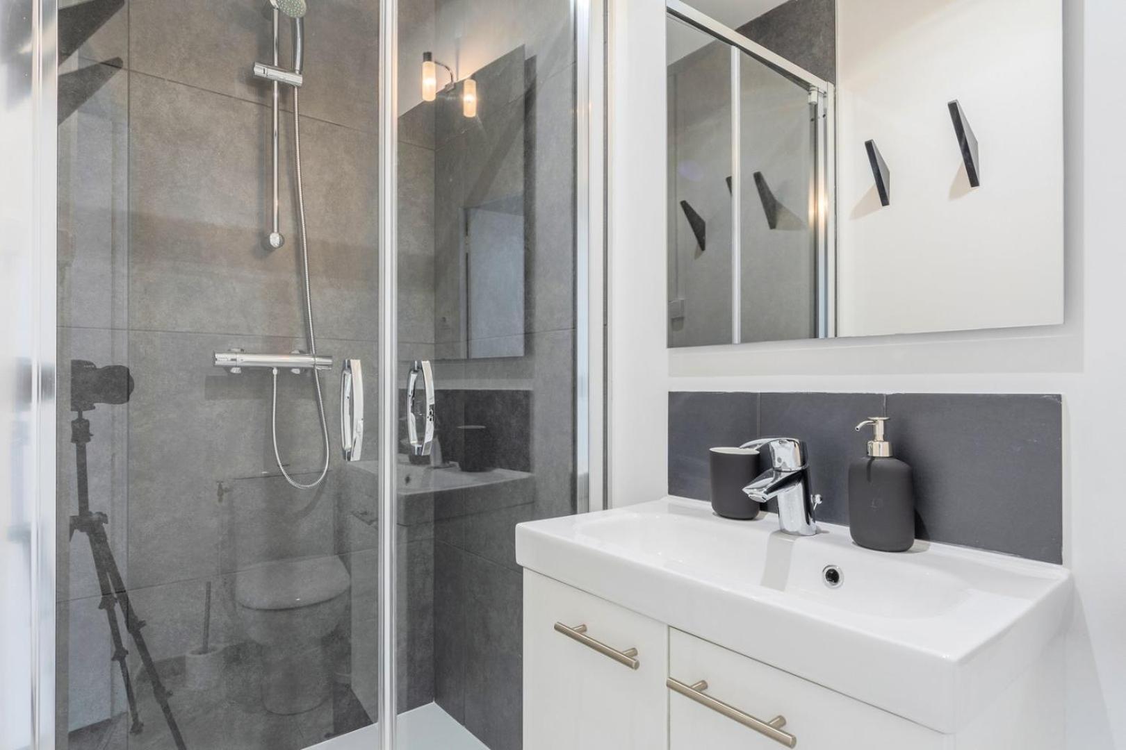Bright 3-Bedroom 2-Bathroom Flat リール エクステリア 写真